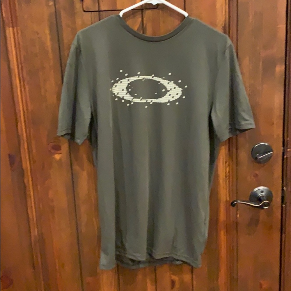 Men’s NWT Oakley T-shirt